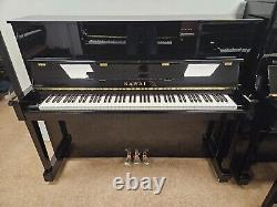 Piano droit KAWAI. KU10 Noir, Fabriqué au Japon en 2000. Pianos LITTLE & LAMPERT.