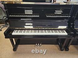 Piano droit YAMAHA U30A. Noir, fabriqué au Japon en 1993. Pianos LITTLE & LAMPERT.