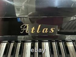 Superbe Piano Noir Atlas Haute Brillance. Totalement Re Furbired. Garantie De 5 Ans